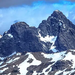 vista frontal del cerro catedral